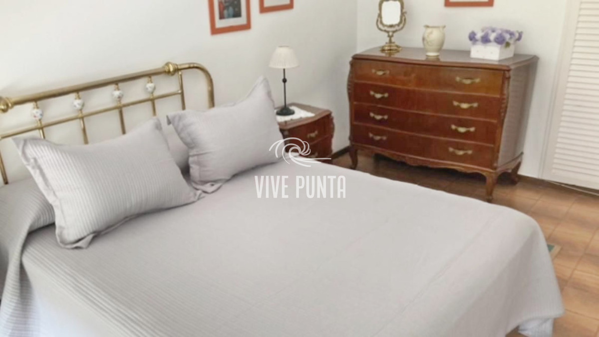Apartamento ID.728 - Venta - Torre clásica de Punta del Este - 2 dormitorios - Reciclado