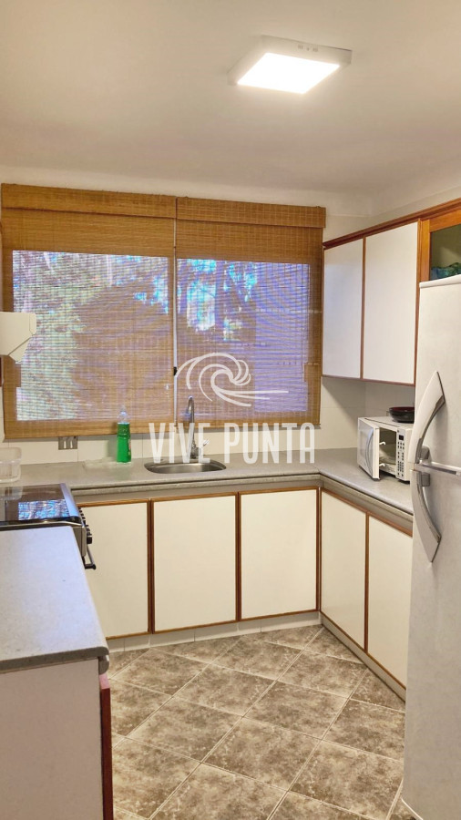 Apartamento ID.728 - Venta - Torre clásica de Punta del Este - 2 dormitorios - Reciclado