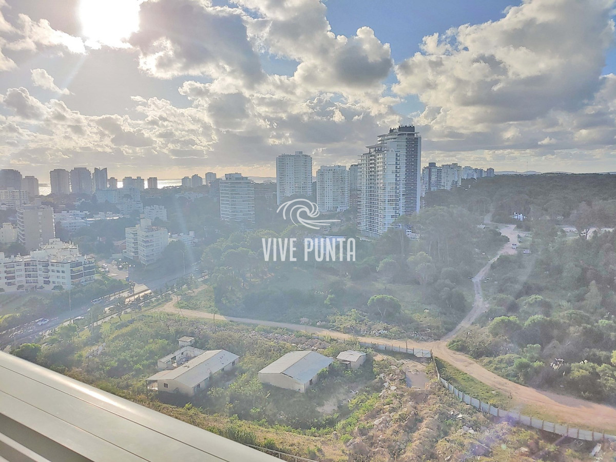 Apartamento ID.633 - Oportunidad! Esquinero de Le Parc, piso alto en venta! Punta del Este