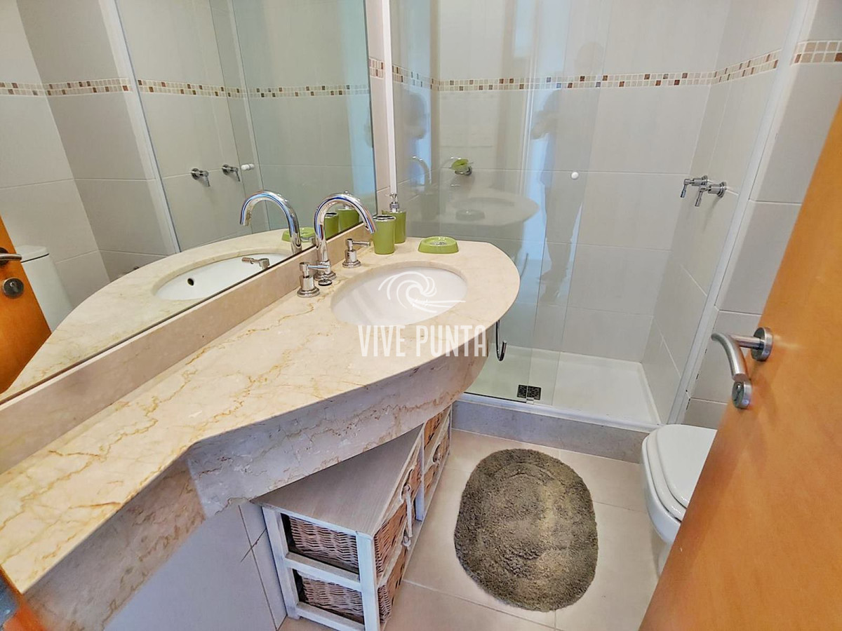 Apartamento ID.376 - Alquiler Punta del Este - Espectacular apartamento en Pda 7 hermosa vista al mar