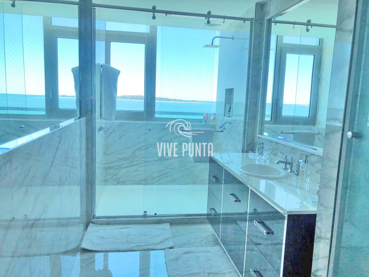 Apartamento ID.897 - Espectacular! Apartamento unificado en Fendi Chateau Punta del Este - VENTA
