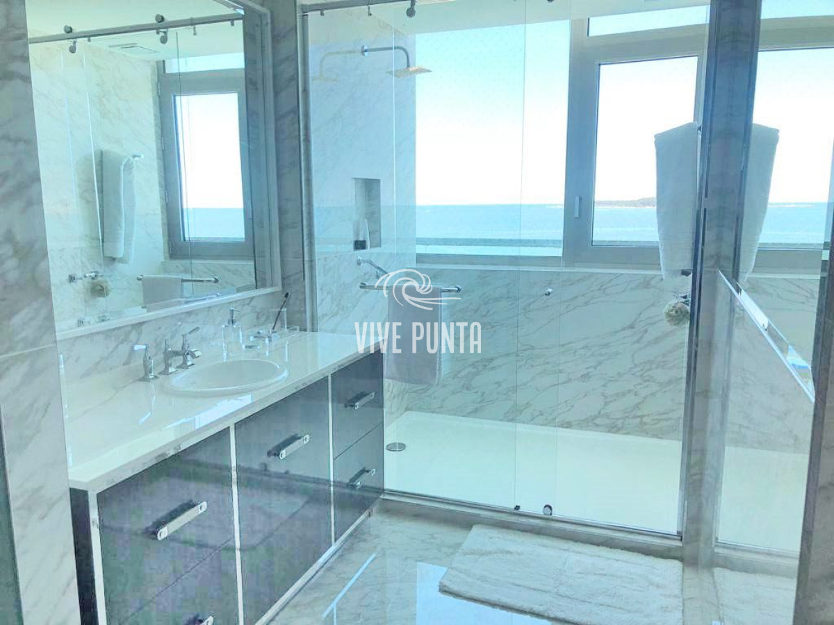 Apartamento ID.897 - Espectacular! Apartamento unificado en Fendi Chateau Punta del Este - VENTA