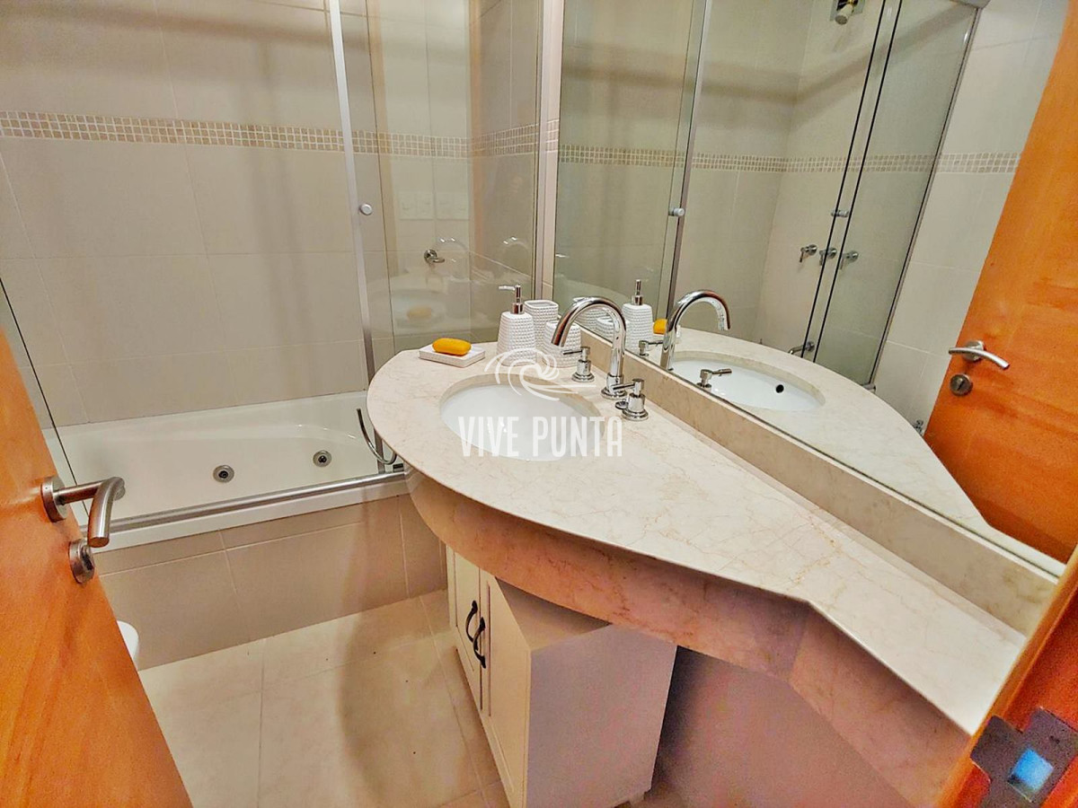 Apartamento ID.376 - Alquiler Punta del Este - Espectacular apartamento en Pda 7 hermosa vista al mar