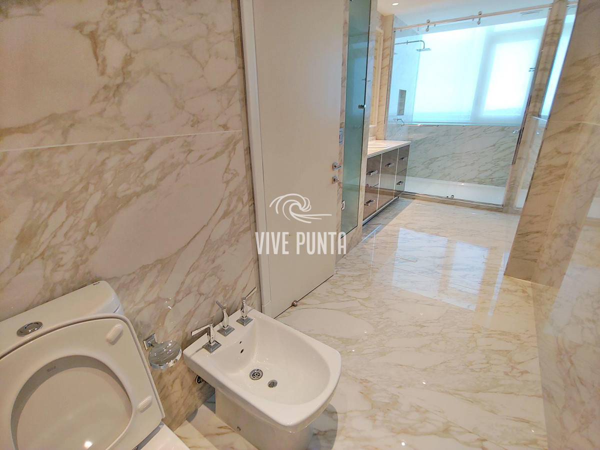 Apartamento ID.897 - Espectacular! Apartamento unificado en Fendi Chateau Punta del Este - VENTA