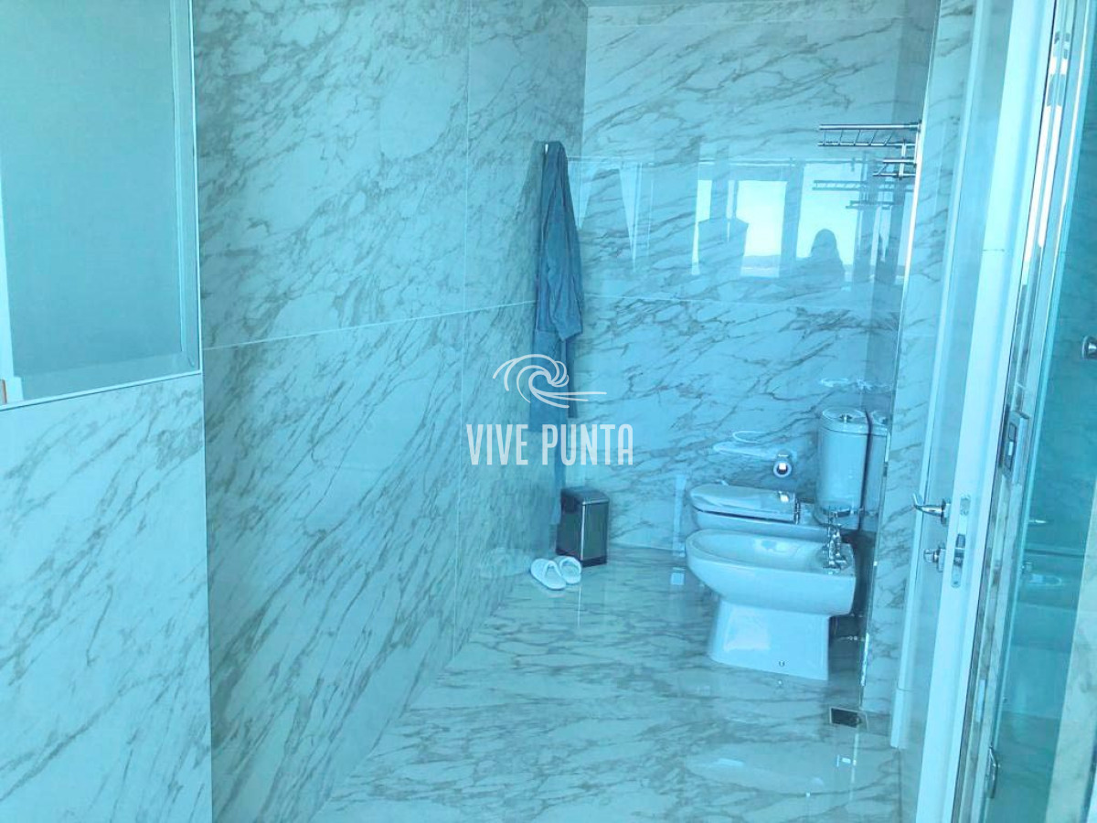 Apartamento ID.897 - Espectacular! Apartamento unificado en Fendi Chateau Punta del Este - VENTA