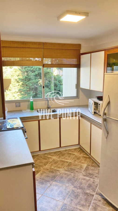 Apartamento ID.728 - Venta - Torre clásica de Punta del Este - 2 dormitorios - Reciclado