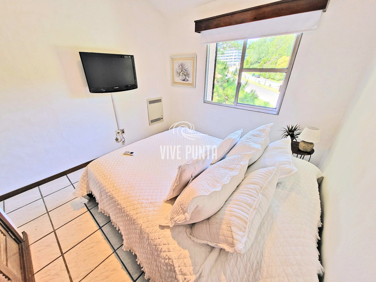 Apartamento ID.1128 - VENTA - Apartamento en Playa Mansa a pasos del Mar