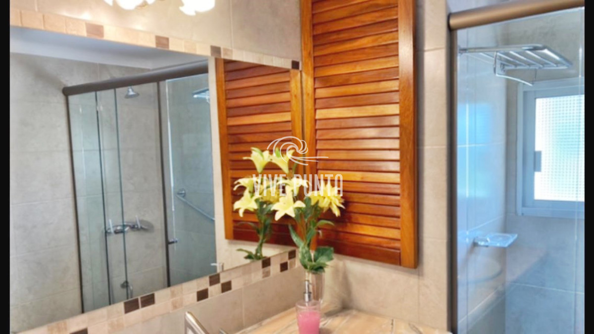 Apartamento ID.728 - Venta - Torre clásica de Punta del Este - 2 dormitorios - Reciclado