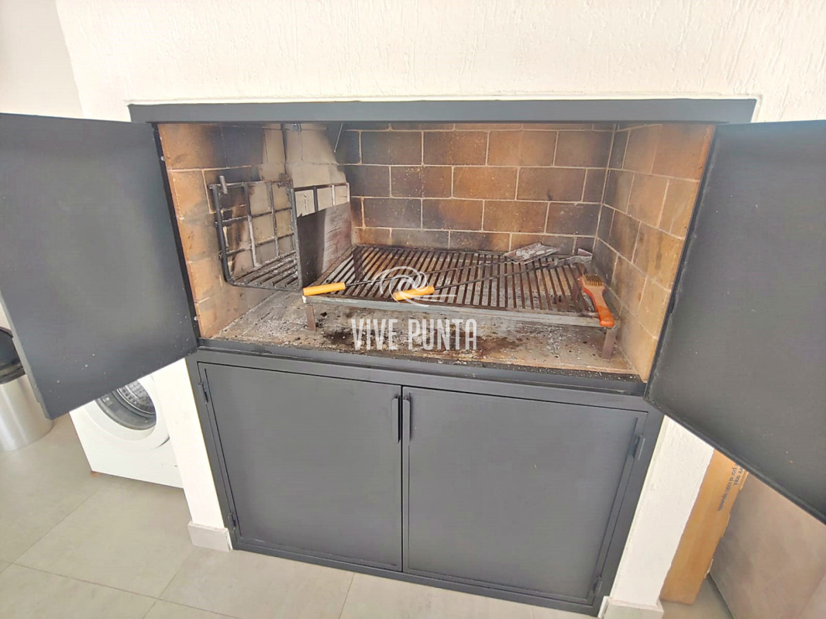 Apartamento ID.554 - Alquiler Punta del Este - Espectacular Pent House duplex con gran barbacoa cerrada a pasos de la Mansa