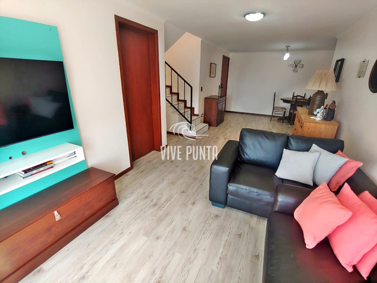 Apartamento ID.554 - Alquiler Punta del Este - Espectacular Pent House duplex con gran barbacoa cerrada a pasos de la Mansa