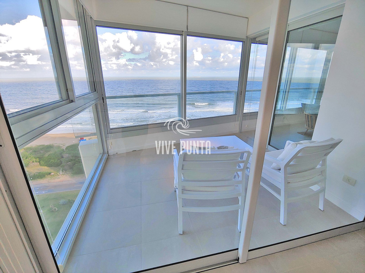 Apartamento ID.633 - Oportunidad! Esquinero de Le Parc, piso alto en venta! Punta del Este