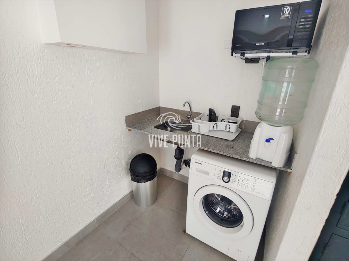 Apartamento ID.554 - Alquiler Punta del Este - Espectacular Pent House duplex con gran barbacoa cerrada a pasos de la Mansa