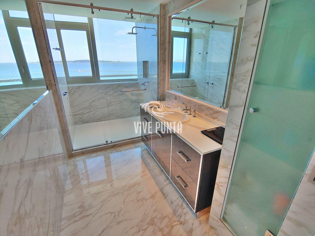 Apartamento ID.897 - Espectacular! Apartamento unificado en Fendi Chateau Punta del Este - VENTA