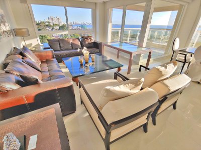 Apartamento Codigo #Punta del Este - Venta - Espectacular apartamento esquinero en Playa Mansa