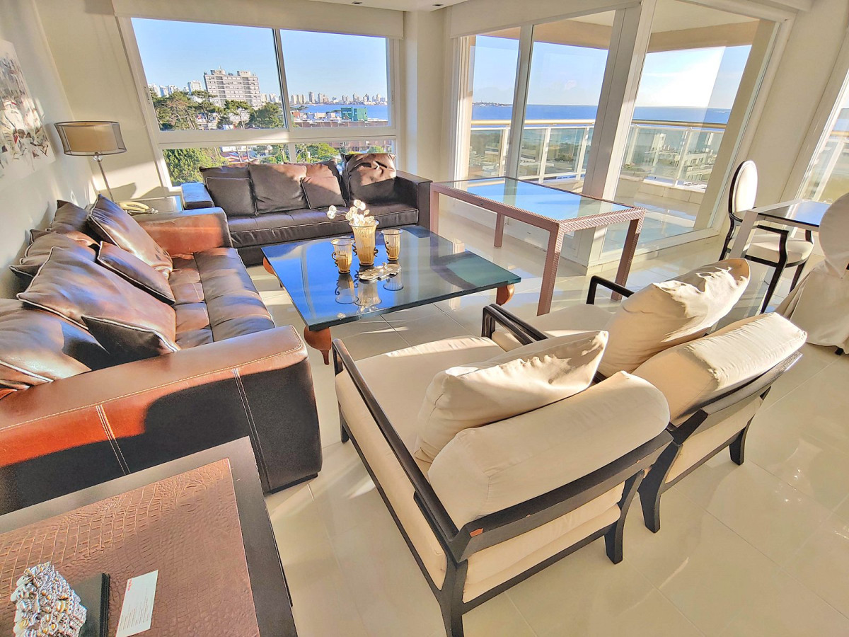 Punta del Este - Venta - Espectacular apartamento esquinero en Playa Mansa