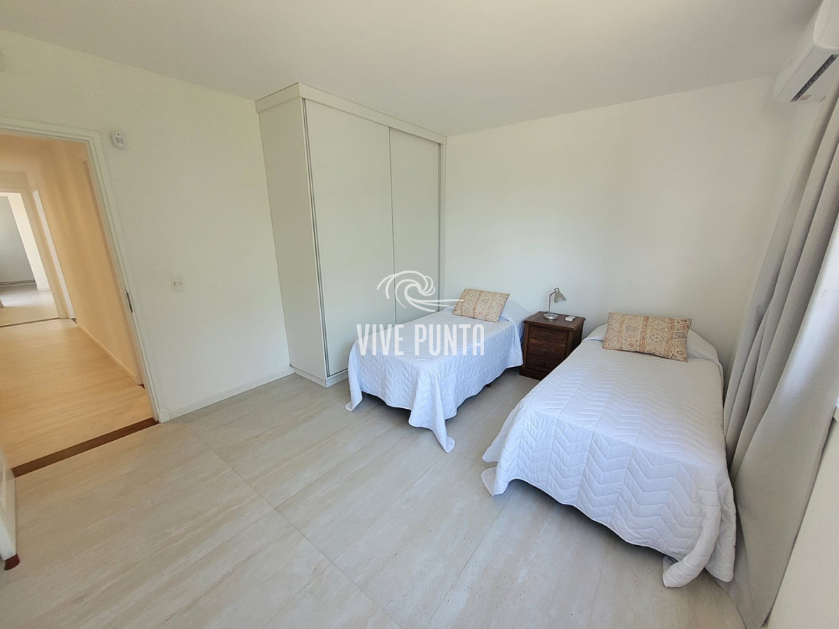 Casa ID.1193 - Muy buena ubicacion en el corazon de La Barra!