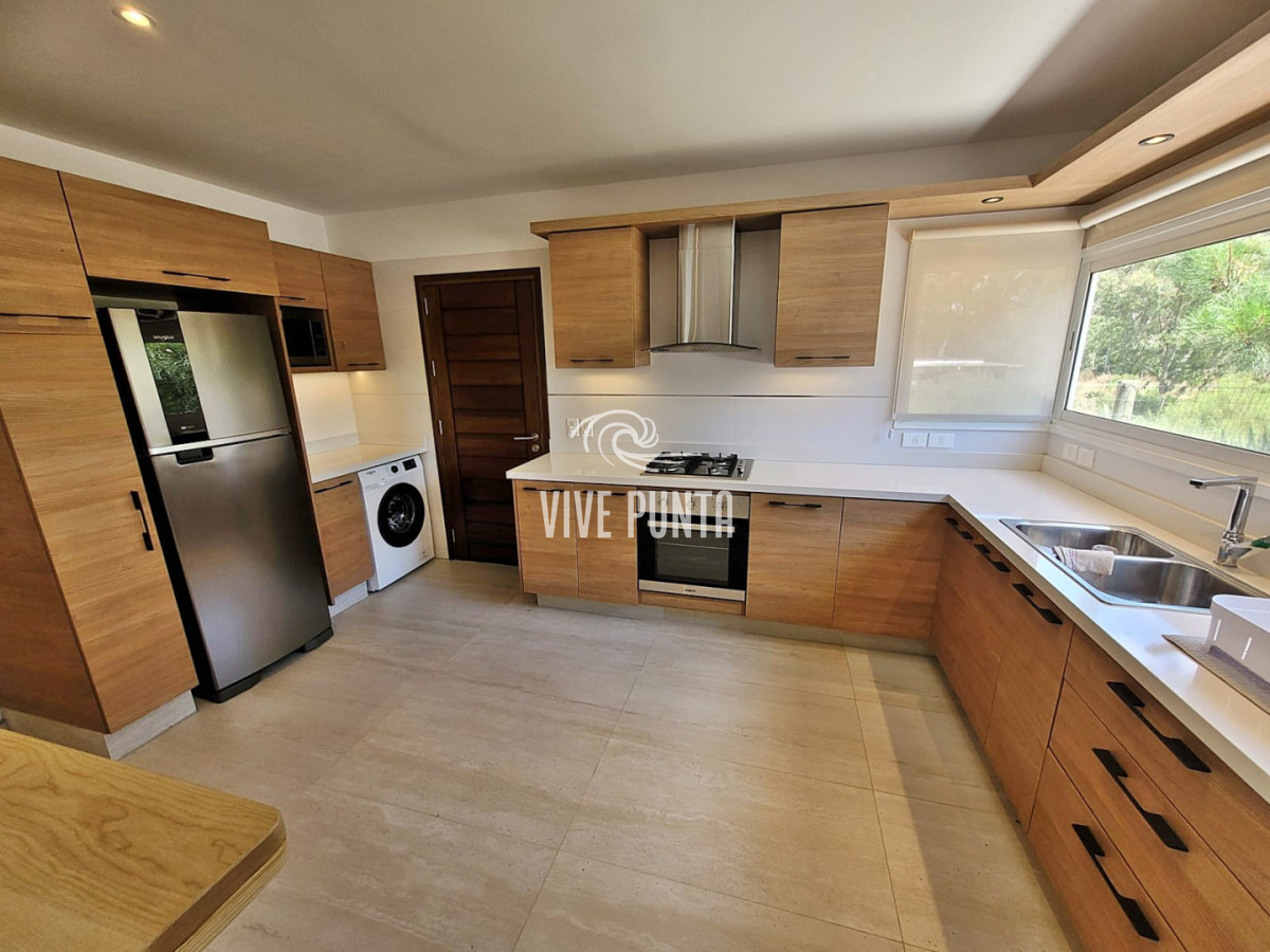 Casa ID.1193 - Muy buena ubicacion en el corazon de La Barra!