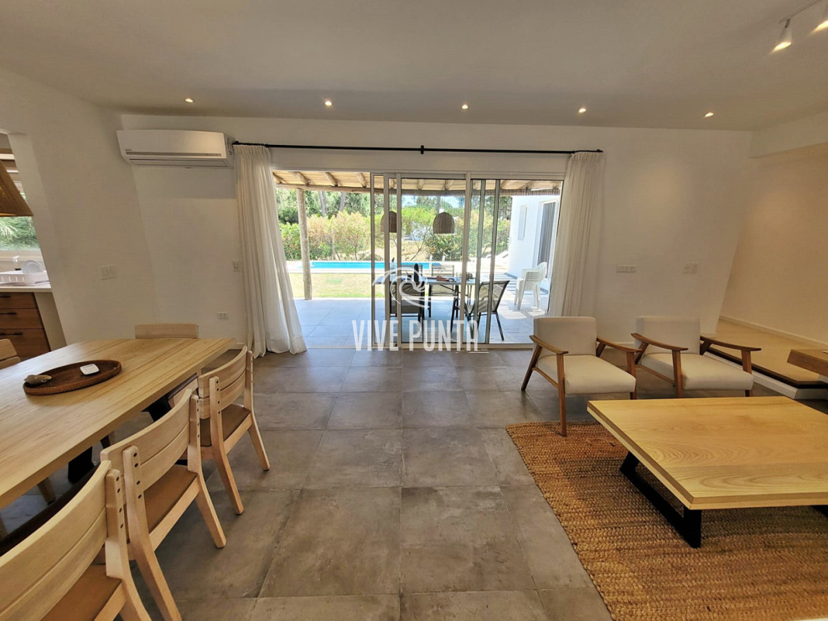 Casa ID.1193 - Muy buena ubicacion en el corazon de La Barra!