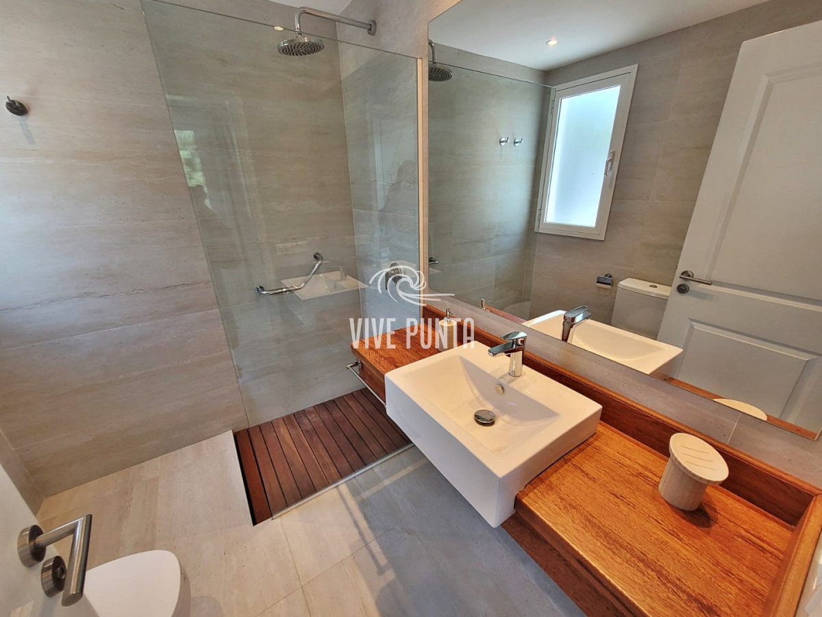 Casa ID.1193 - Muy buena ubicacion en el corazon de La Barra!