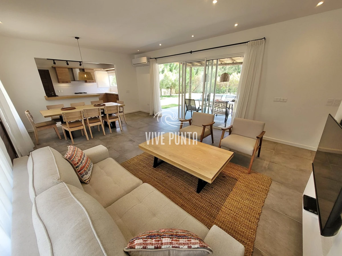 Casa ID.1193 - Muy buena ubicacion en el corazon de La Barra!