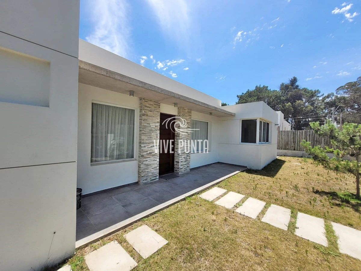 Casa ID.1193 - Muy buena ubicacion en el corazon de La Barra!