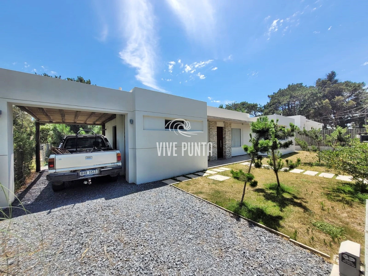 Casa ID.1193 - Muy buena ubicacion en el corazon de La Barra!