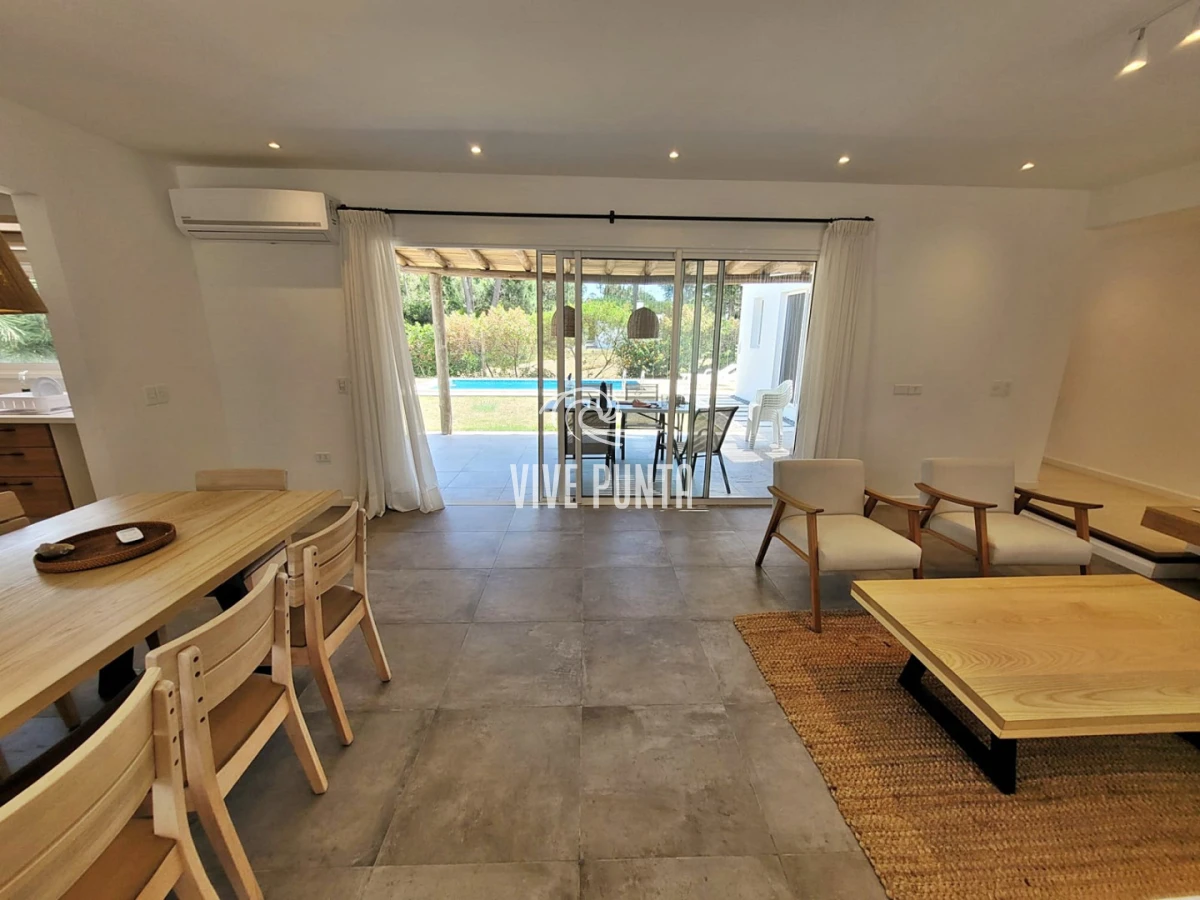 Casa ID.1193 - Muy buena ubicacion en el corazon de La Barra!