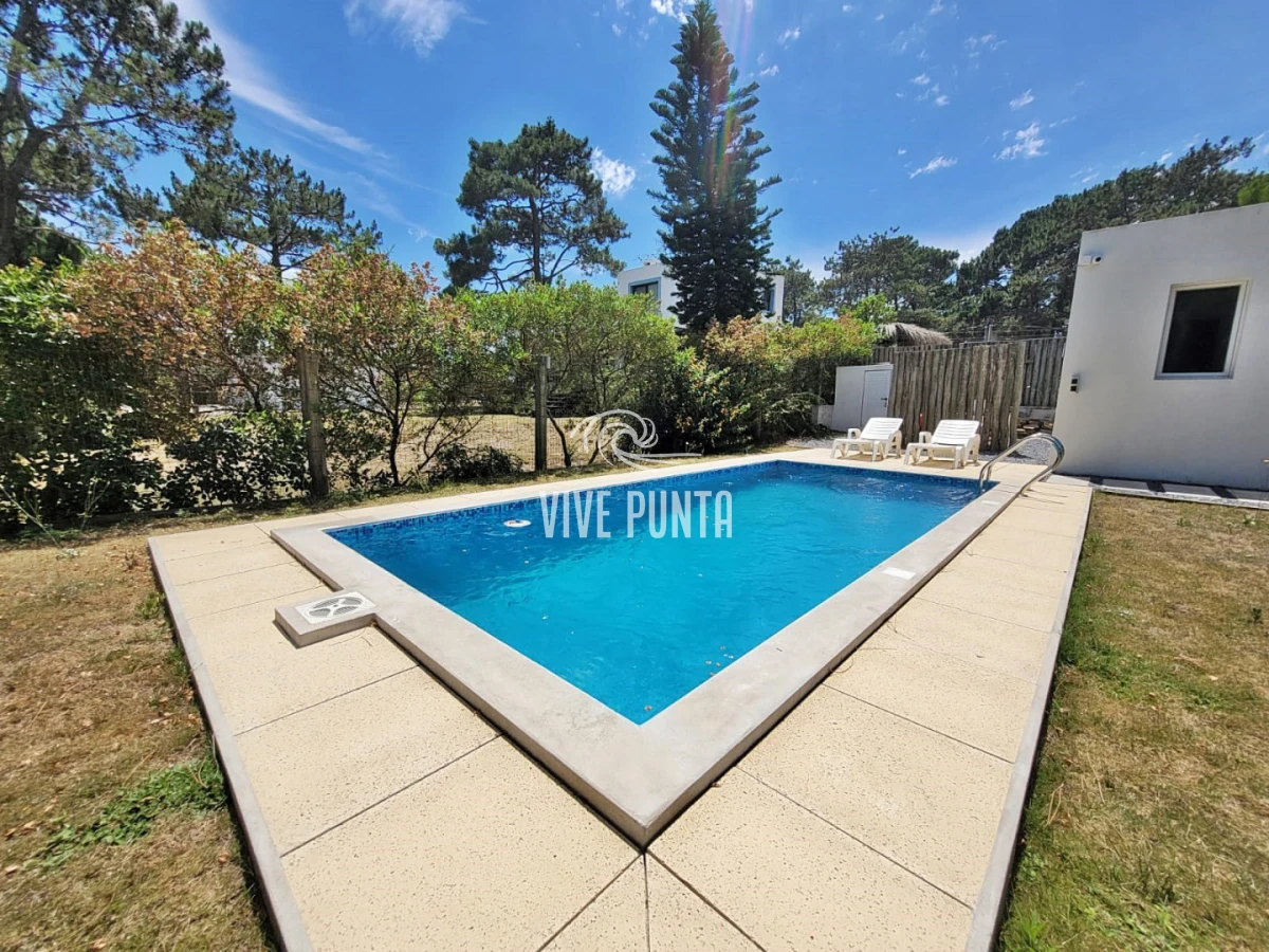 Casa ID.1193 - Muy buena ubicacion en el corazon de La Barra!