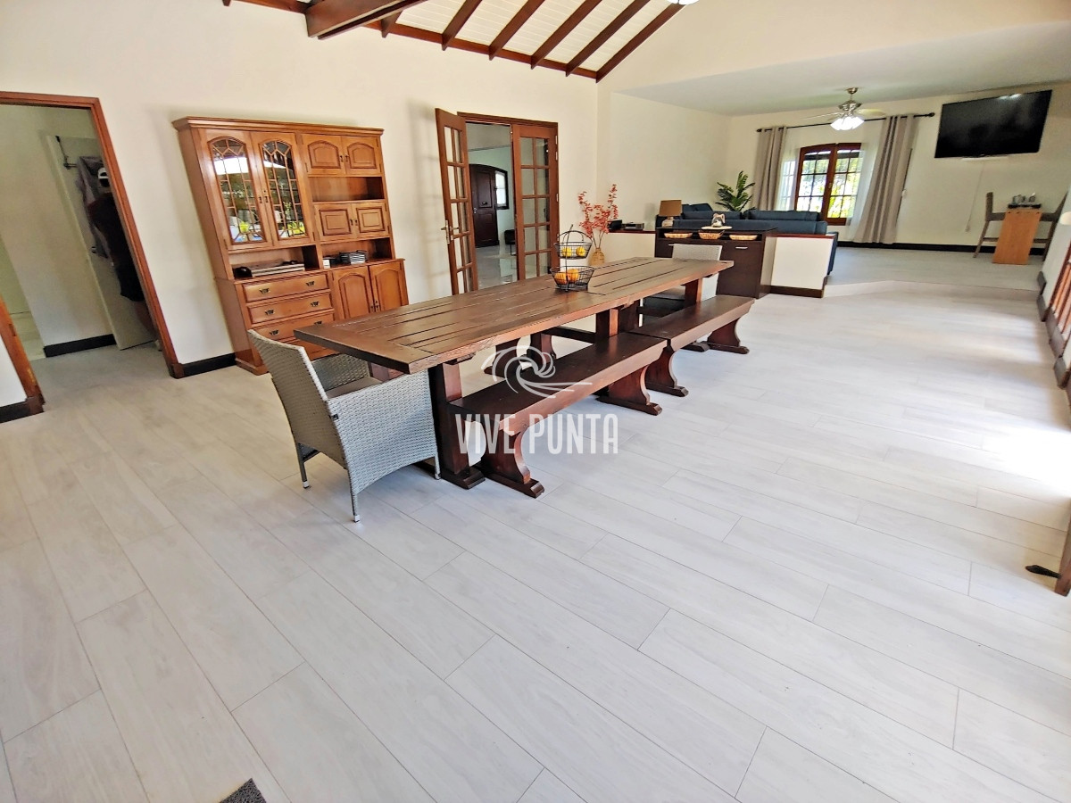 Casa ID.552 - Alquiler de temporada - Espectacular residencia a pasos de Playa Mansa