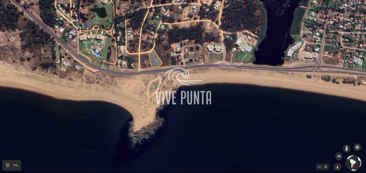 Terreno ID.211 - Terreno en primera fila Playa Mansa - Apto desarrollo