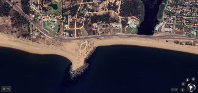 Terreno en primera fila Playa Mansa - Apto desarrollo