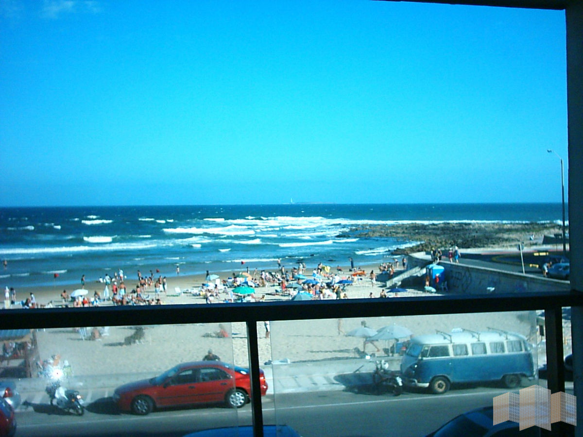 Apartamento ID.1436 - IMPERDIBLE PRIMERA LINEA AL MAR 