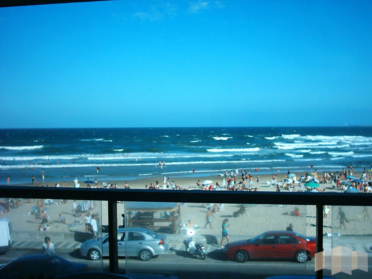 Apartamento ID.1436 - IMPERDIBLE PRIMERA LINEA AL MAR 