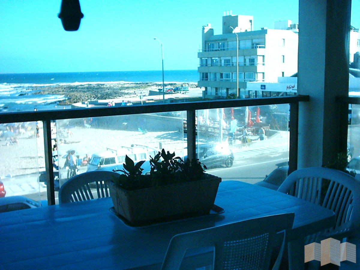 Apartamento ID.1436 - IMPERDIBLE PRIMERA LINEA AL MAR 