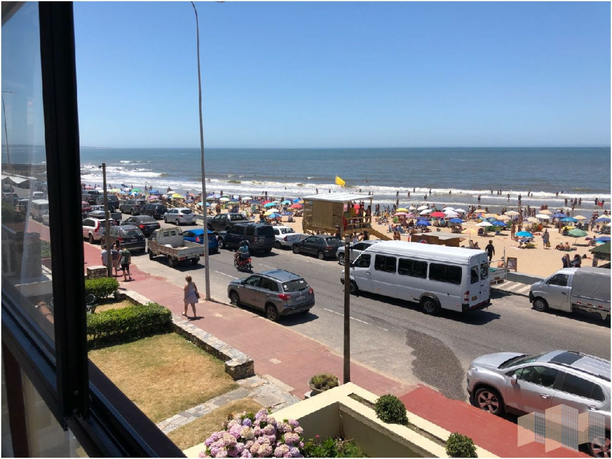 Apartamento ID.1436 - IMPERDIBLE PRIMERA LINEA AL MAR 