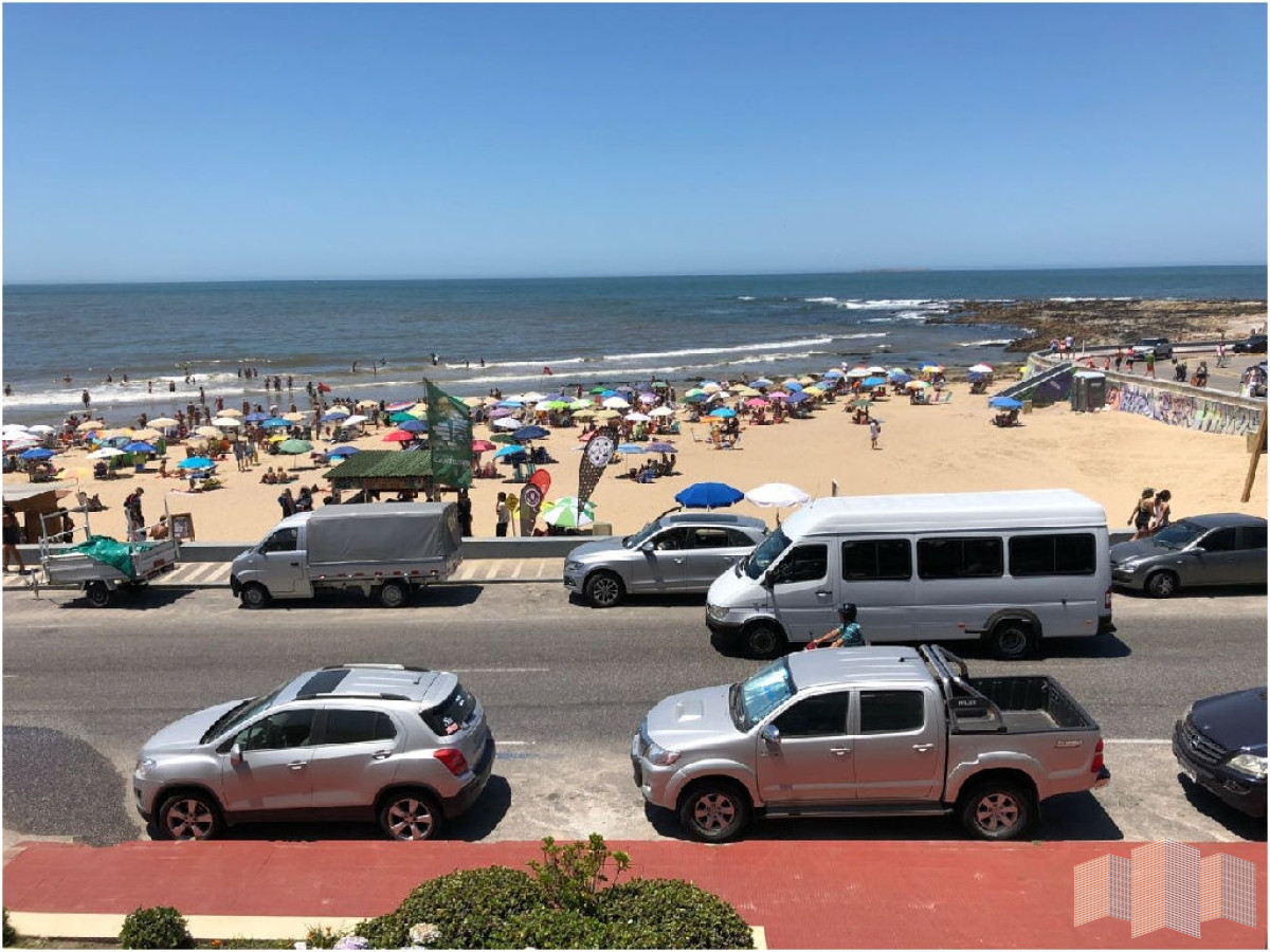 Apartamento ID.1436 - IMPERDIBLE PRIMERA LINEA AL MAR 