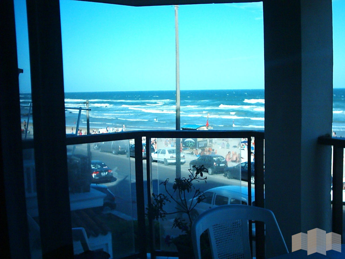Apartamento ID.1436 - IMPERDIBLE PRIMERA LINEA AL MAR 