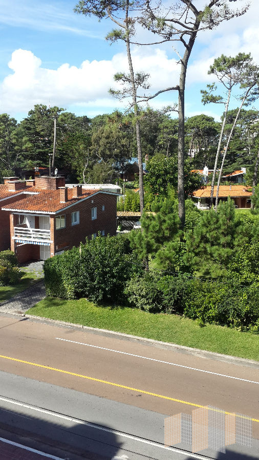 Apartamento ID.1610 - CON AZOTEA  DE USO EXCLUSIVO CON PARRILLERO CON PERGOLA. 