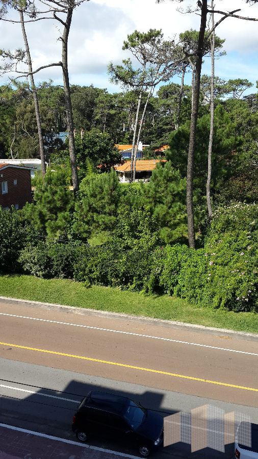 Apartamento ID.1610 - CON AZOTEA  DE USO EXCLUSIVO CON PARRILLERO CON PERGOLA. 