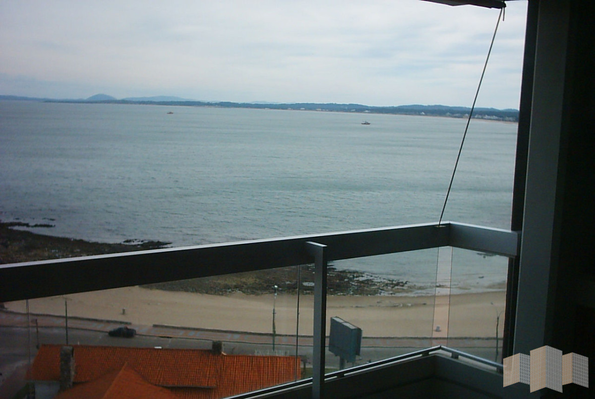 Apartamento ID.68 - CON EXCLUSIVA VISTA DE PRIMERA LINEA AL MAR.