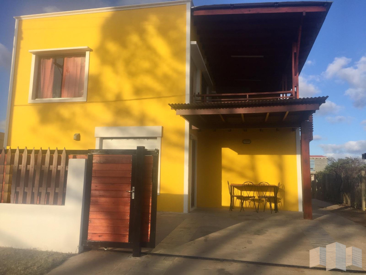 Casa ID.2728 - A METROS DE LA PLAYA