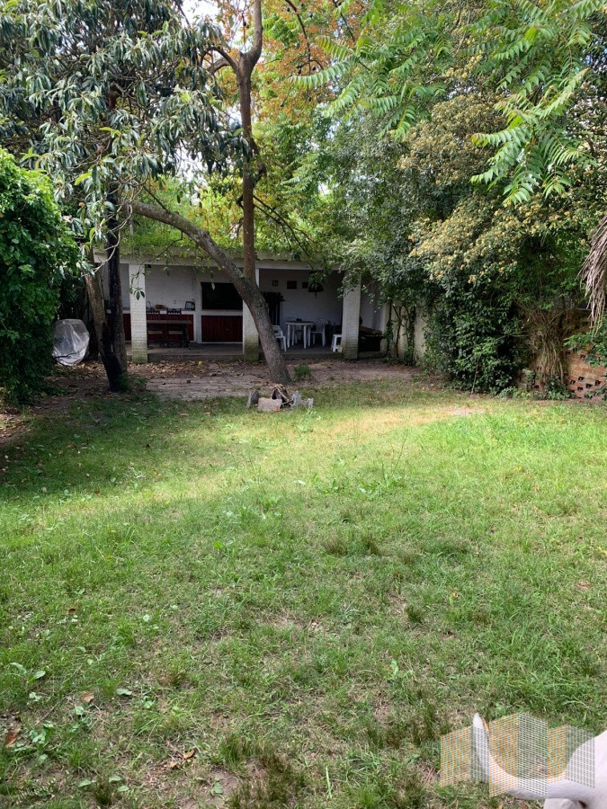 Casa ID.2825 - MUY LINDA CASA CON UN ENTORNO ARBOLADO