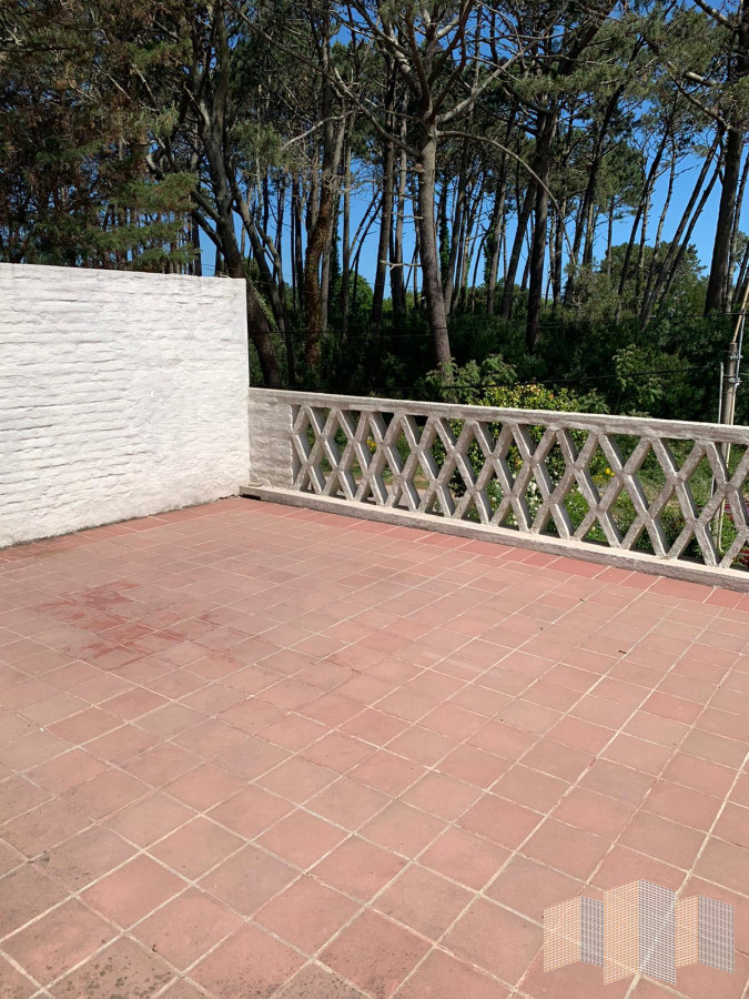 Casa ID.2825 - MUY LINDA CASA CON UN ENTORNO ARBOLADO