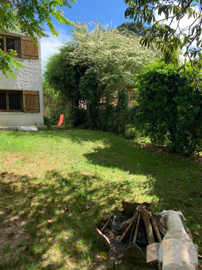 Casa ID.2825 - MUY LINDA CASA CON UN ENTORNO ARBOLADO