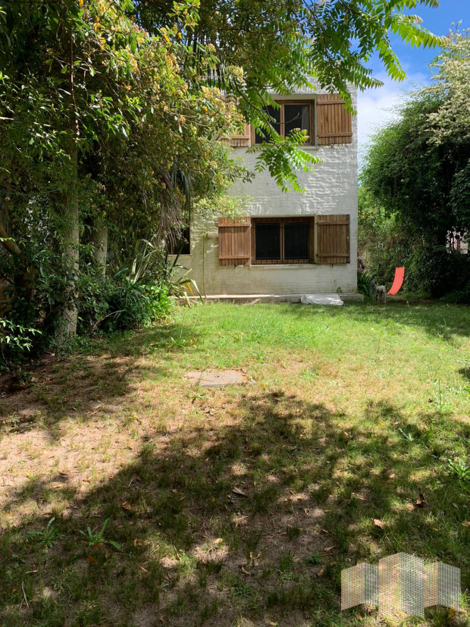 Casa ID.2825 - MUY LINDA CASA CON UN ENTORNO ARBOLADO