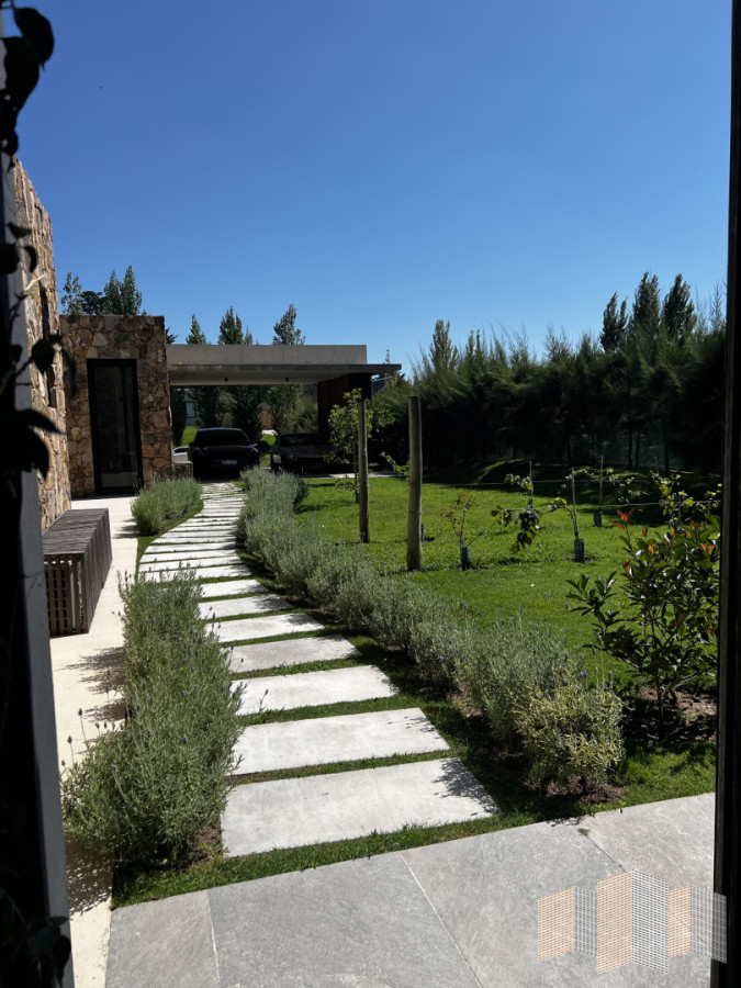 Casa ID.3420 - ELEGANCIA Y NATURALEZ A POCOS MINUTOS DEL MAR