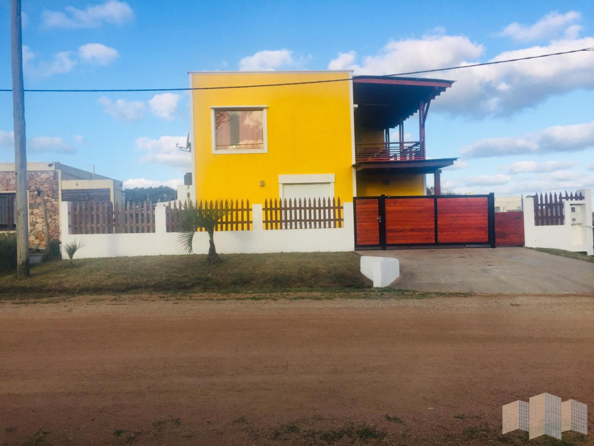 Casa ID.2728 - A METROS DE LA PLAYA