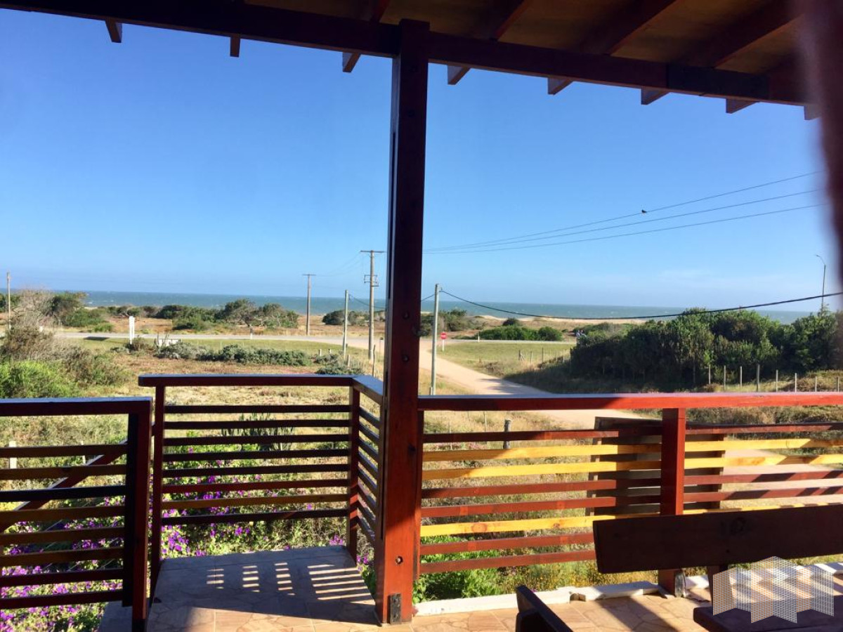 Casa ID.2728 - A METROS DE LA PLAYA