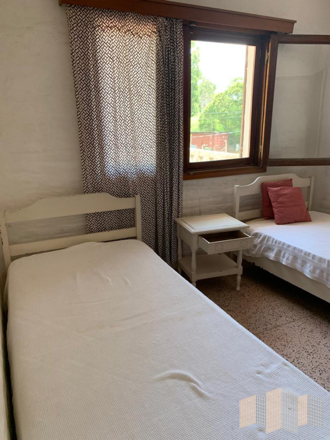 Casa ID.2825 - MUY LINDA CASA CON UN ENTORNO ARBOLADO