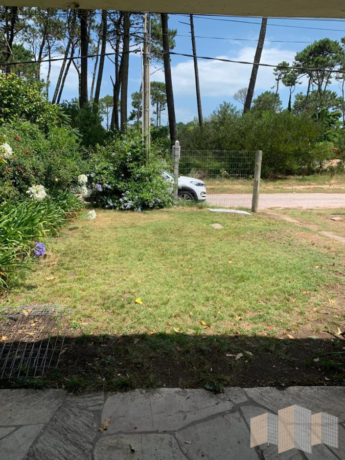 Casa ID.2825 - MUY LINDA CASA CON UN ENTORNO ARBOLADO